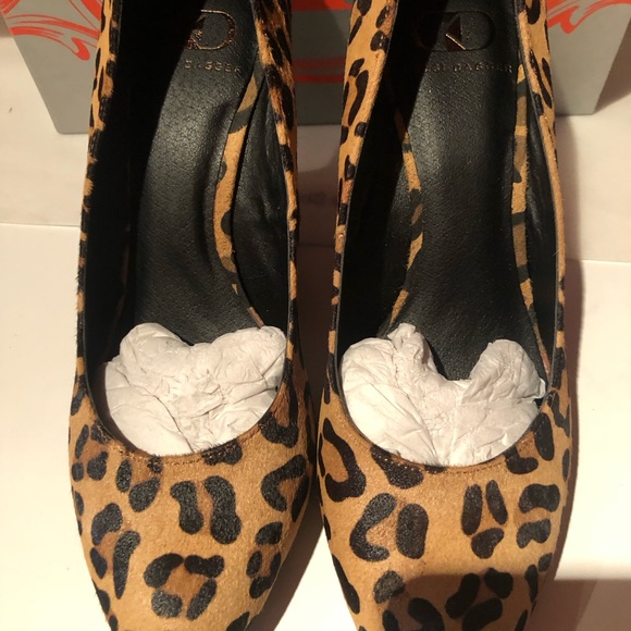 NWT in box sleek Kelsi Dagger leopard print calf hair patent leather wedges 8.5 - Picture 7 of 8